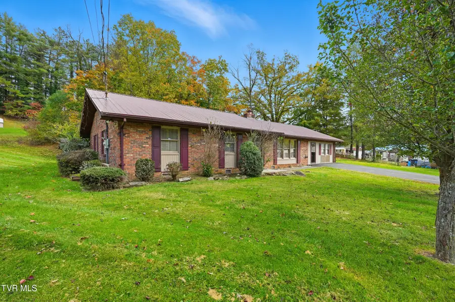 220 Market Street, Clintwood, VA 24228 - Image #2