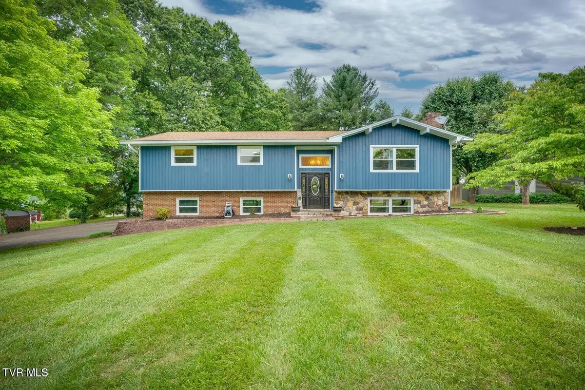 417 Oakmont Drive, Kingsport, TN 37663 - Image #1