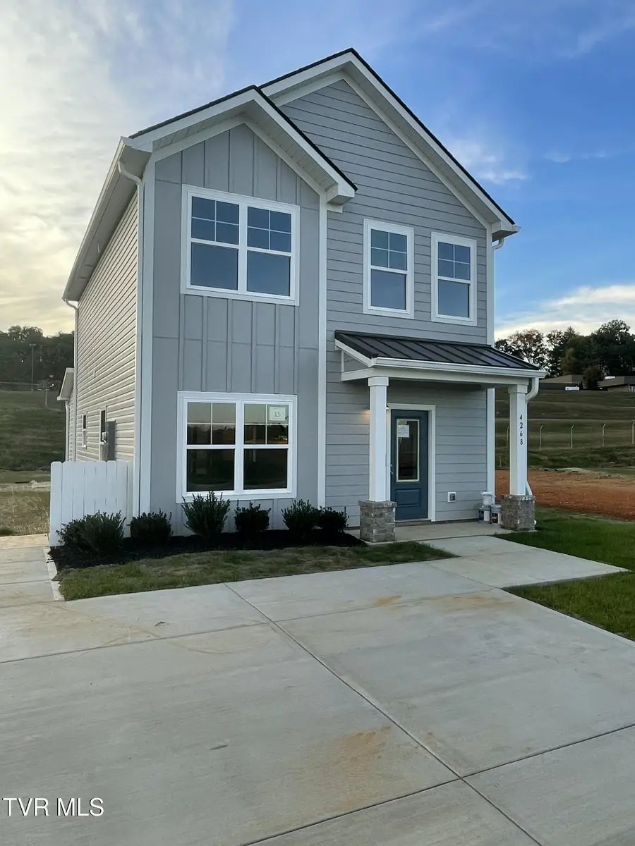 4268 Gambrel Oaks St, Blountville, TN 37617 - Image #2