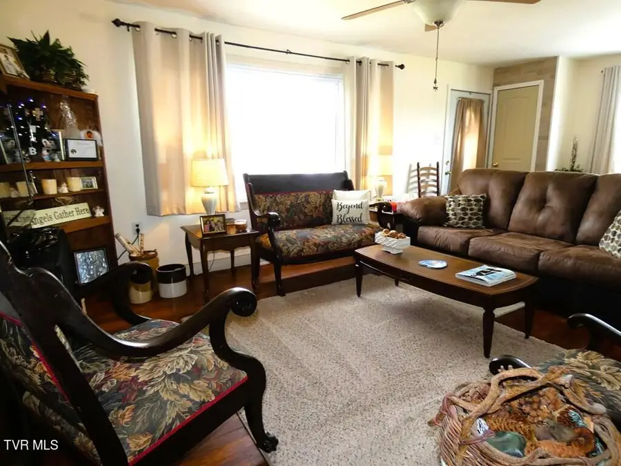 855 Goolsby Street, Marion, VA 24354 - Image #2