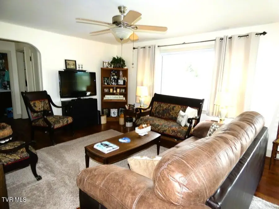 855 Goolsby Street, Marion, VA 24354 - Image #3