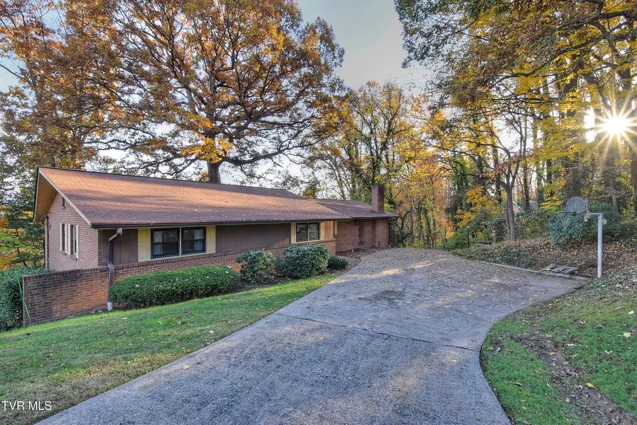 201 Ridgecrest Drive, Elizabethton, TN 37643 - Image #2