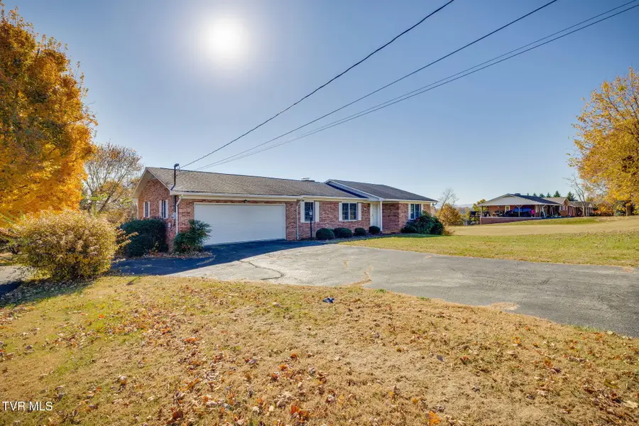 107 Mountain View Circle, Piney Flats, TN 37686 - Image #2