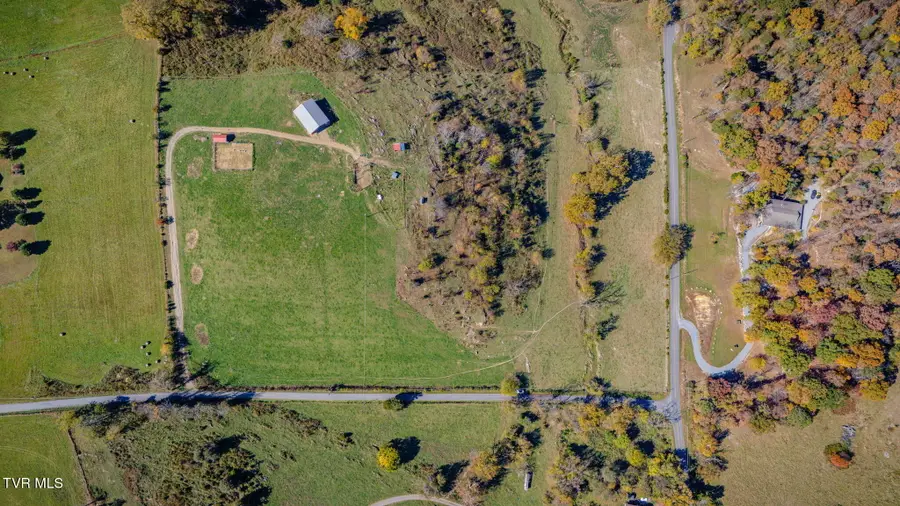 955 Sycamore Shoals Drive, Elizabethton, TN 37643 - Image #2