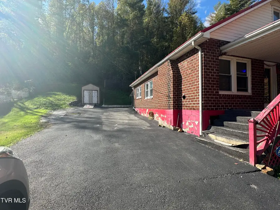 8342 North River Road, Pound, VA 24279 - #2