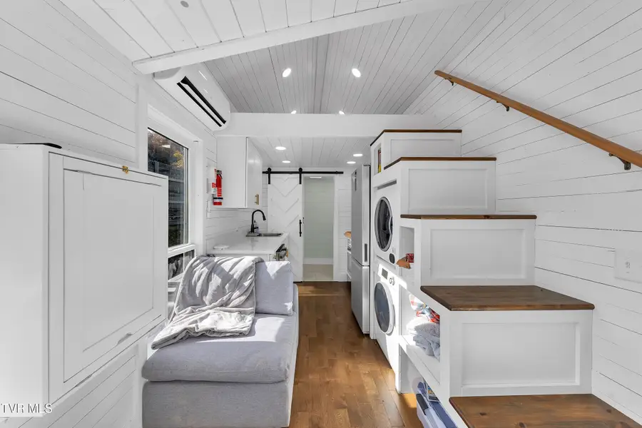 918 Riverview Drive, Johnson City, TN 37601 - Image #3