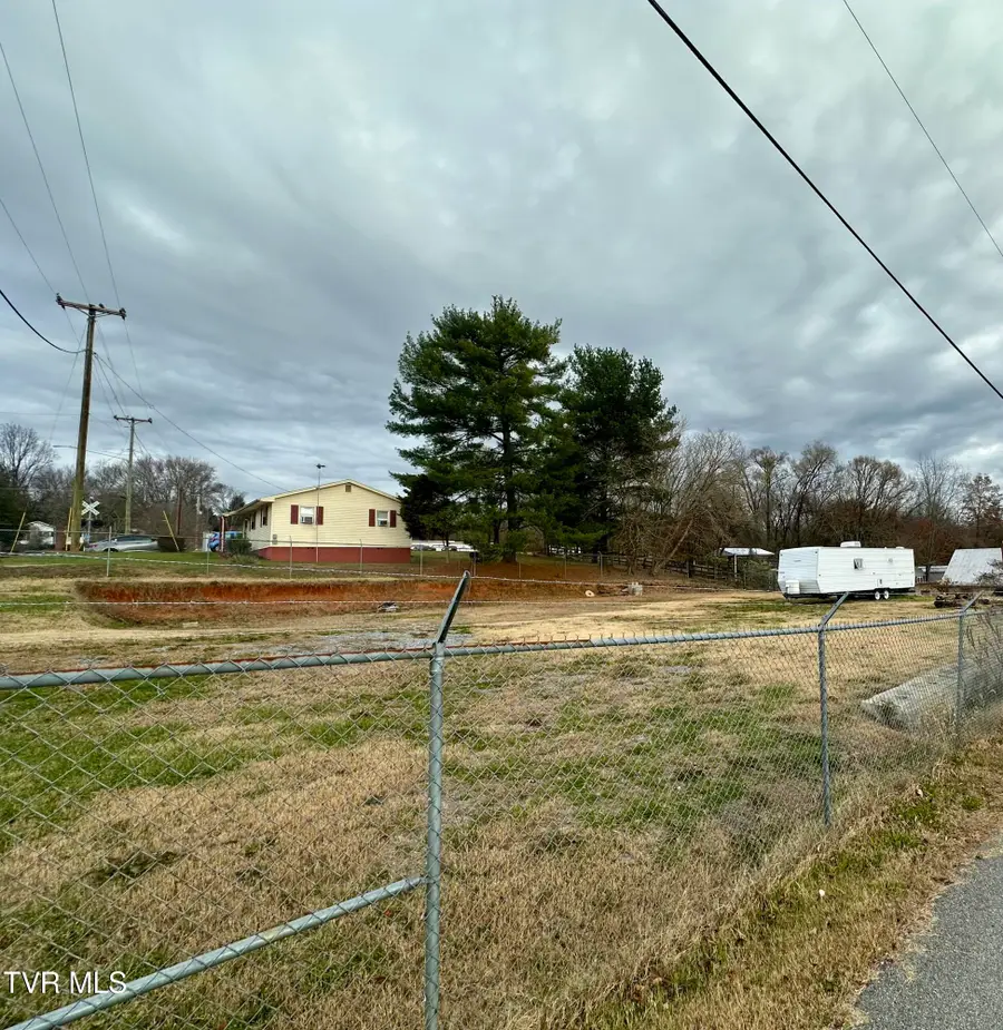 108 Inca Drive, Mount Carmel, TN 37645 - Image #2