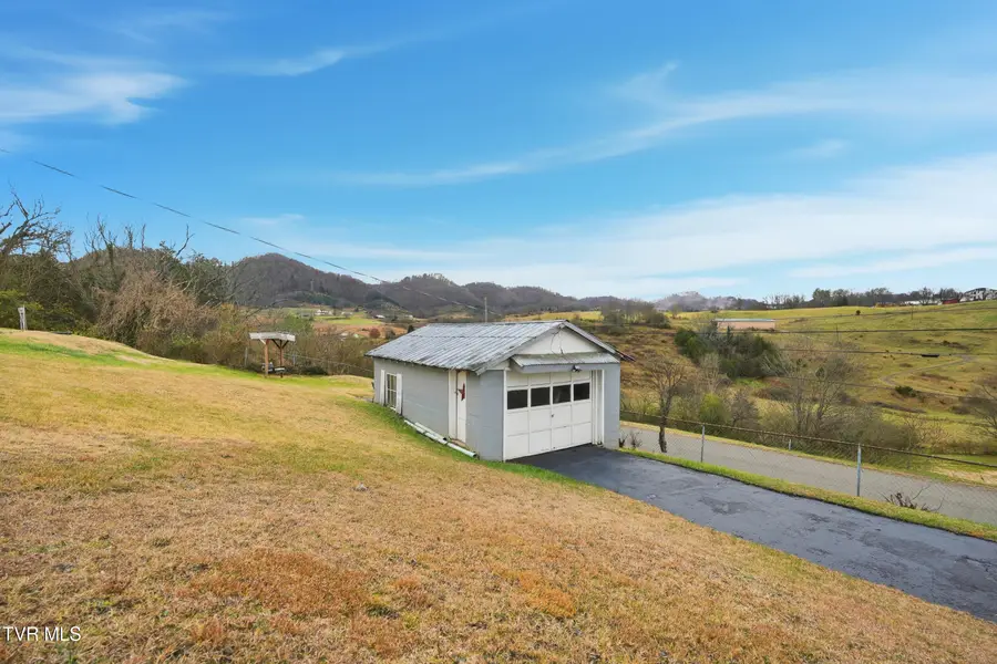 195 Red Oak Ridge Road, Castlewood, VA 24224 - Image #2