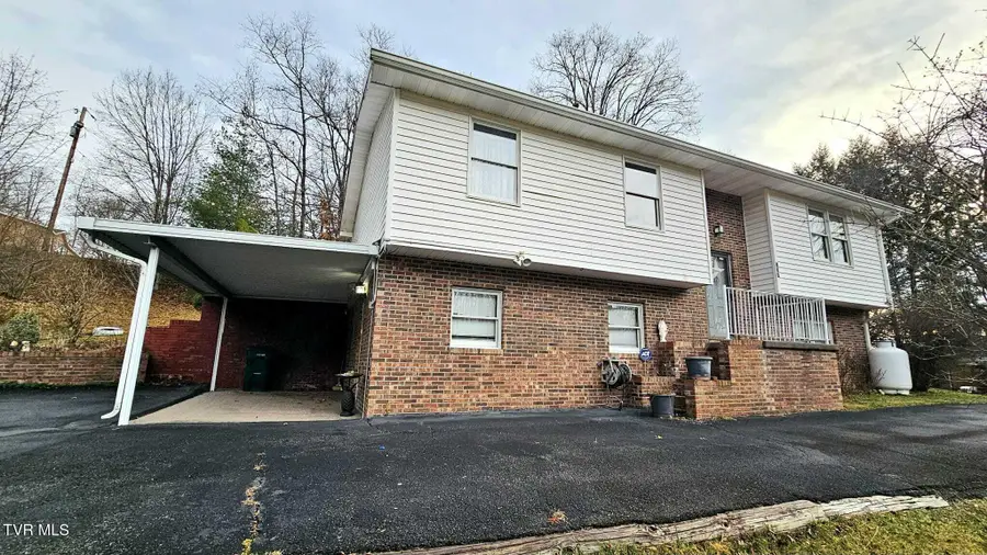 323 Northwest 6th Street, Coeburn, VA 24230 - Image #3