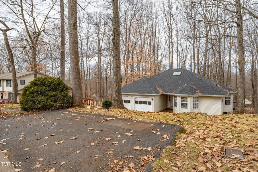 1702 Colonial Ridge Road, Johnson City, TN 37604 - Image #2