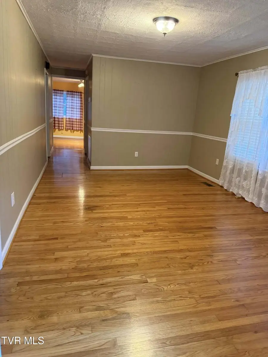 1324 Hillside Drive Drive, Elizabethton, TN 37643 - Image #2