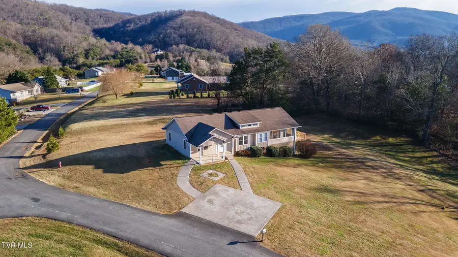 1002 Dawning Road Road, Newport, TN 37821 - Image #2