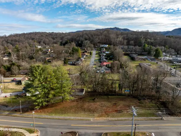 2301 South Greenwood Drive, Johnson City, TN 37604