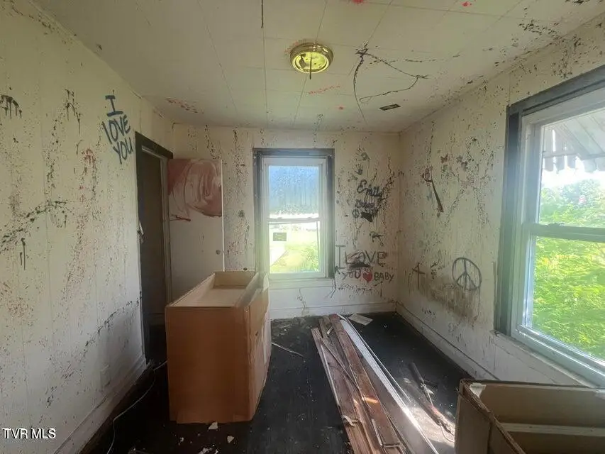 127 Henderson Street, Surgoinsville, TN 37873 - Image #3