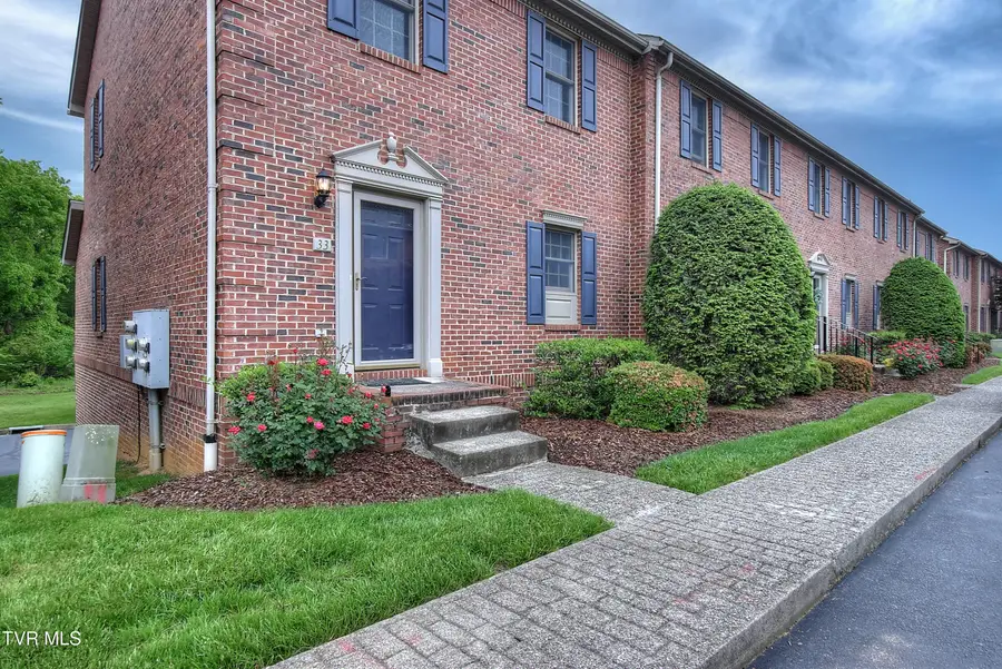 33 Oak Leaf Circle #33, Johnson City, TN 37601 - Image #2