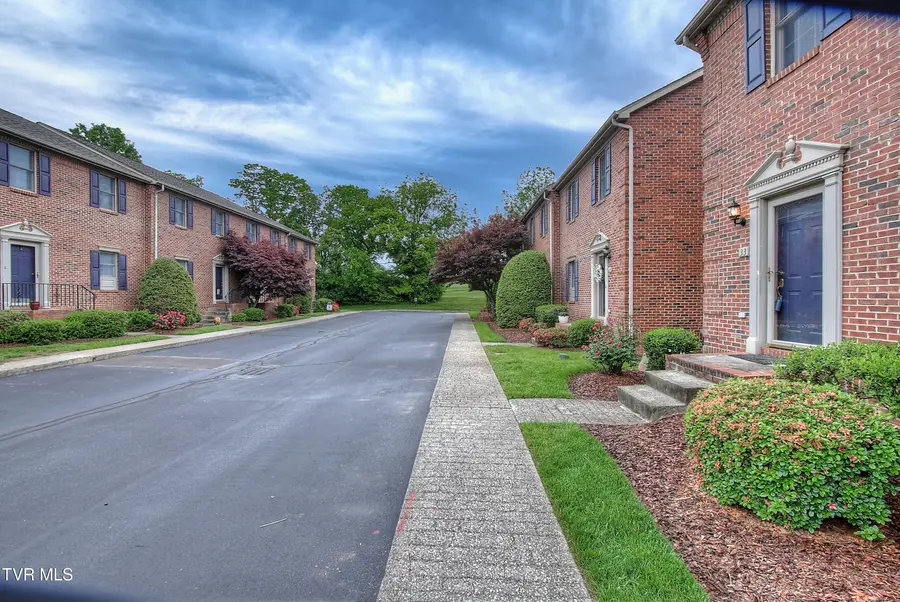 33 Oak Leaf Circle #33, Johnson City, TN 37601 - Image #3