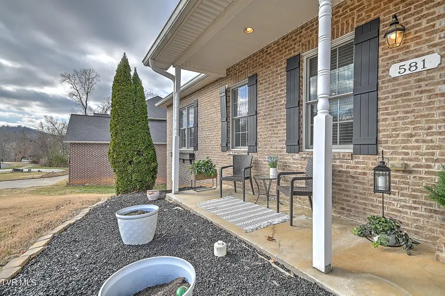 581 Robert Court, Johnson City, TN 37601 - Image #3
