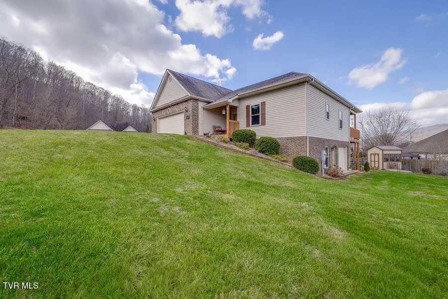 426 Brook Side Drive, Elizabethton, TN 37643 - Image #3