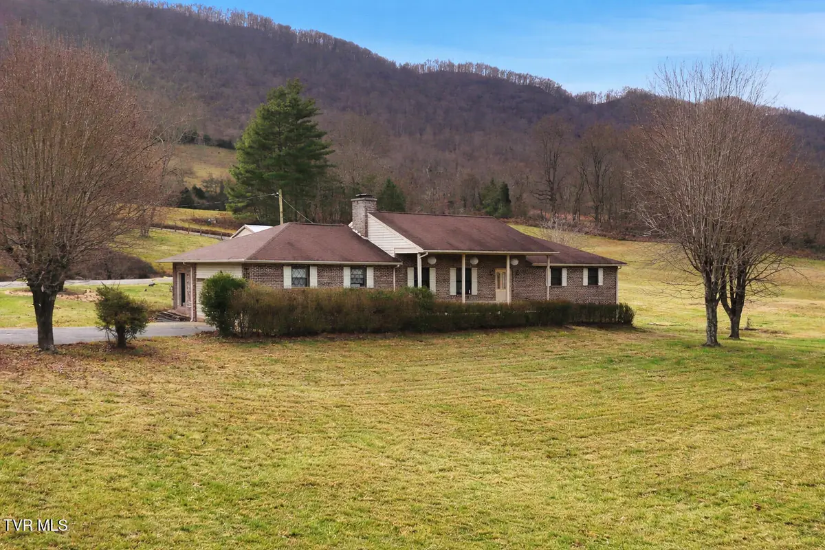 186 Kelly Coomer Road, Big Stone Gap, VA 24219 - Image #1