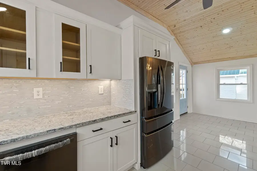 152 Hemlock Street, Mount Carmel, TN 37645 - Image #2