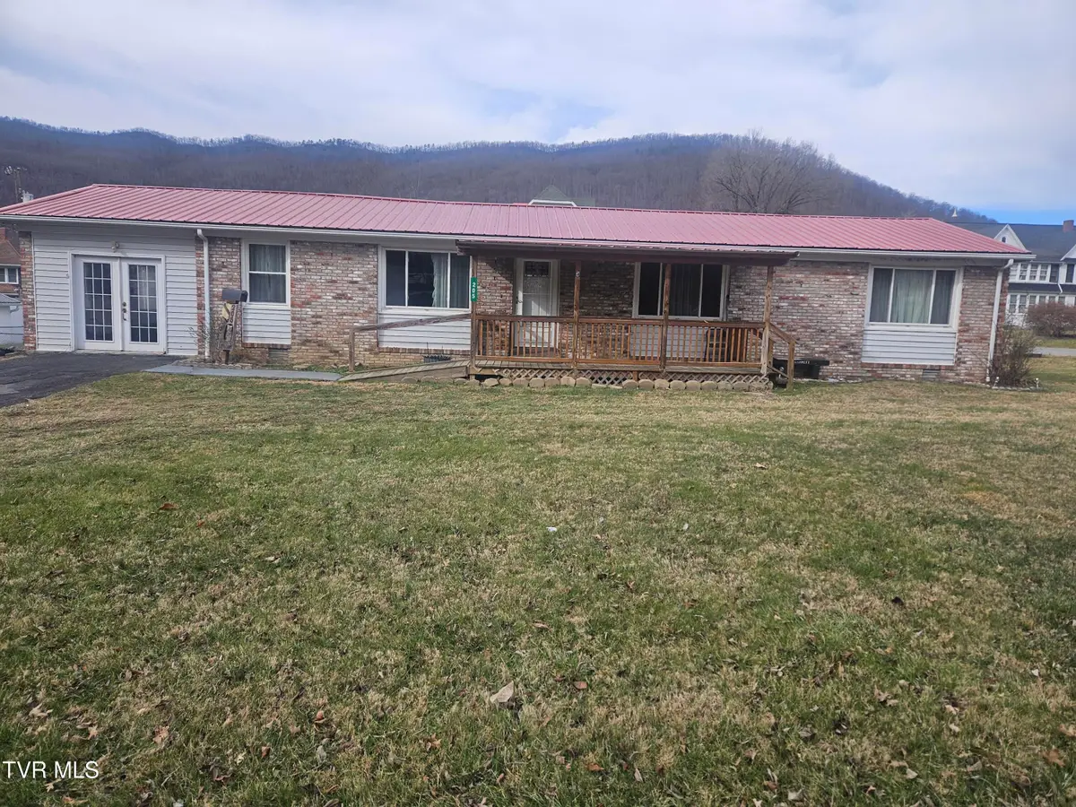 205 West Wood Avenue, Big Stone Gap, VA 24219 - Image #1