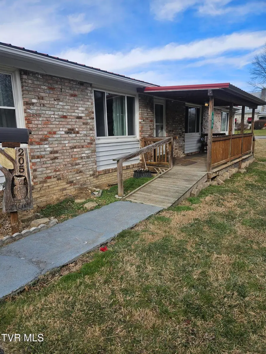 205 West Wood Avenue, Big Stone Gap, VA 24219 - Image #3