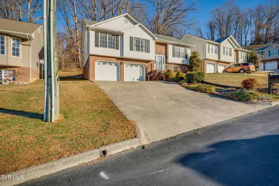 1032 Carrington Court, Kingsport, TN 37660 - Image #2