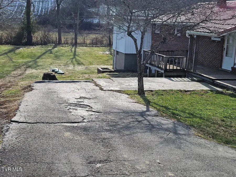 34520 Fleet Road, Glade Spring, VA 24340 - Image #2