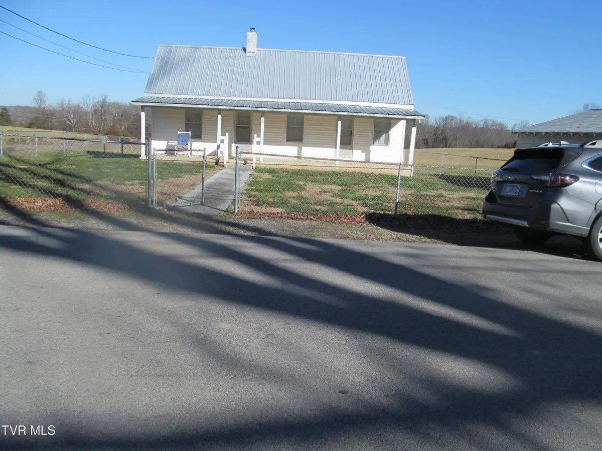 90 Lake Meadow Drive, Gray, TN 37615 - Image #1