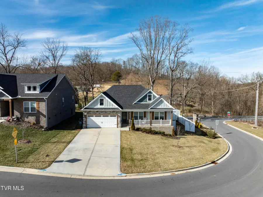 702 Hunts Terrace Drive, Kingsport, TN 37663 - Image #2