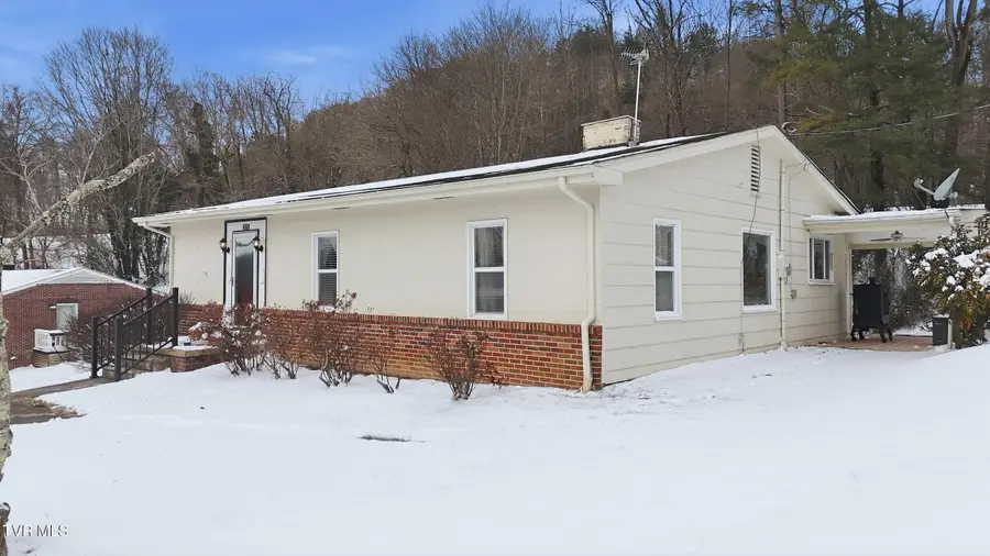 221 Charleston Street, Weber City, VA 24290 - #2