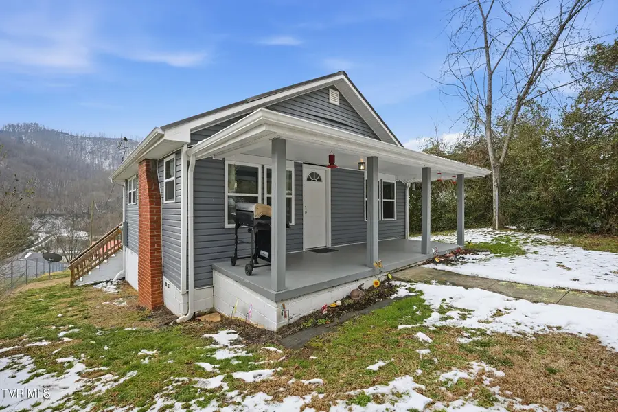 327 West Highland Street, Gate City, VA 24251 - Image #3