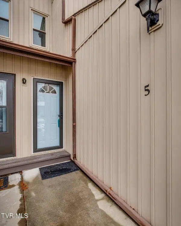 780 Hamilton Road #Apt F5, Blountville, TN 37617