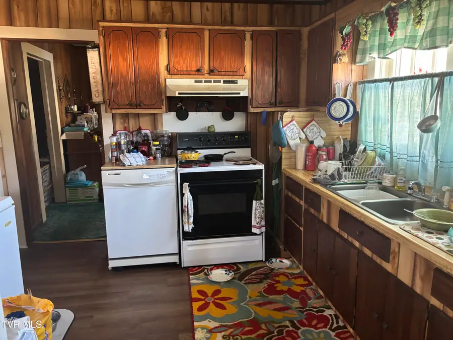 219 Oak Street, Mountain City, TN 37683 - #3