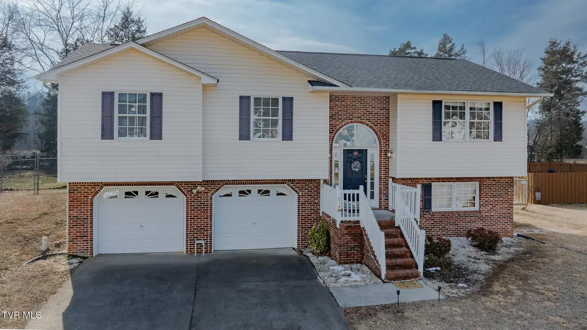 149 Ashley Dr, Mount Carmel, TN 37645 - #1