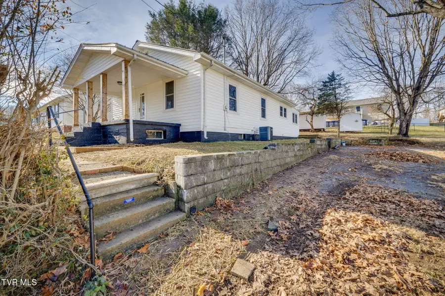 520 Sycamore Gardens Street, Elizabethton, TN 37643 - #3