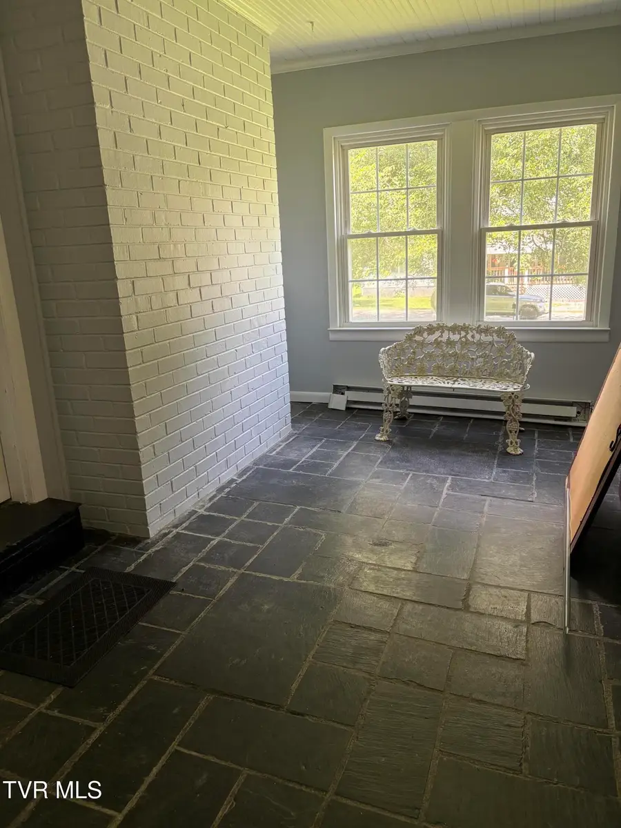 313 Northeast Centre Avenue Ne Avenue, Coeburn, VA 24230 - #3