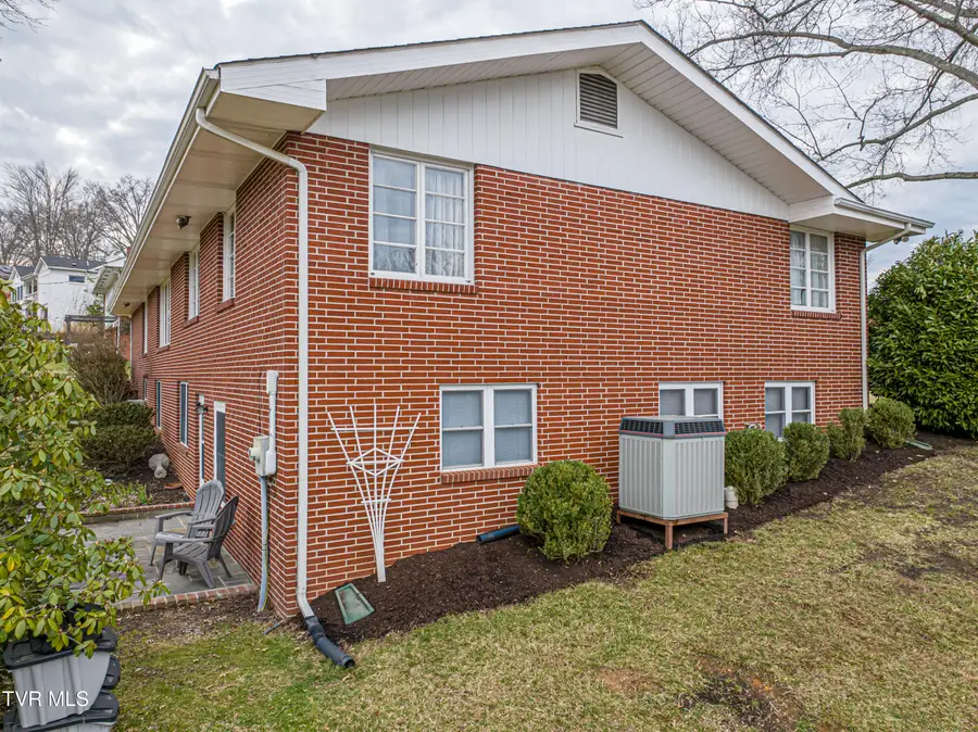 196 Northeast Crestview Drive, Abingdon, VA 24210 - #2