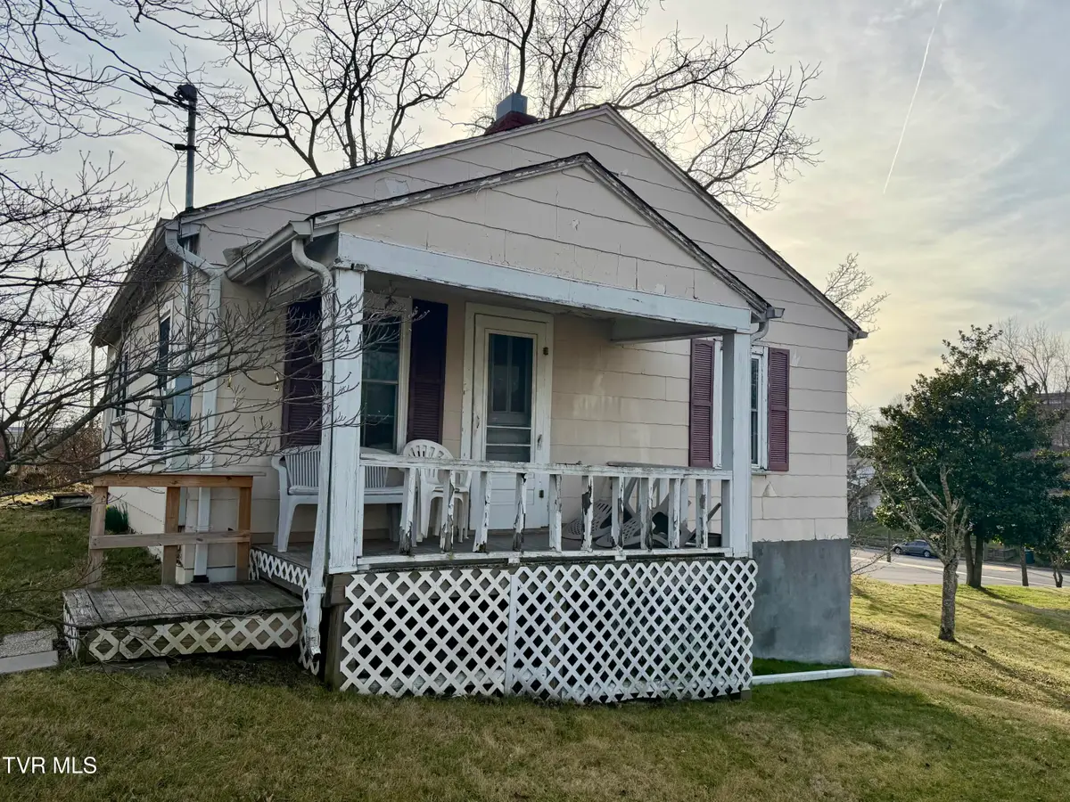 624 Maple Street, Bristol, VA 24201 - #1