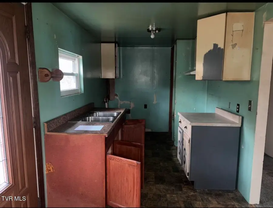 200 Cedar Street, Appalachia, VA 24216 - #3