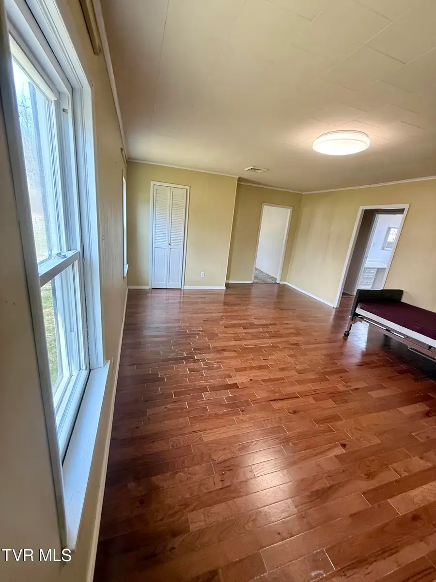 11446 Bedford Road, Coeburn, VA 24230 - #3