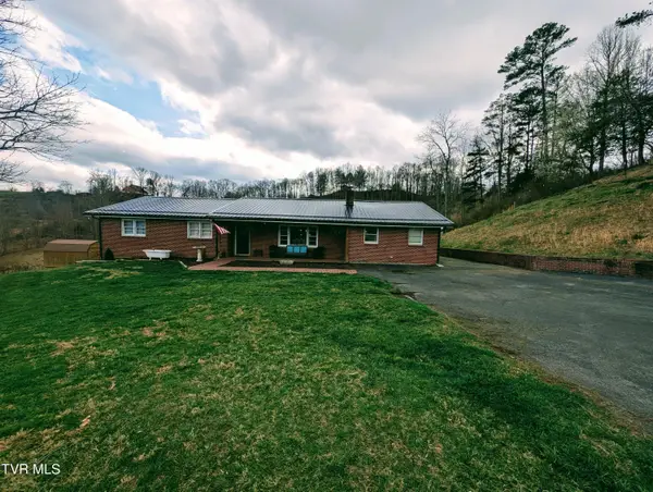 246 The New Road, Clintwood, VA 24228
