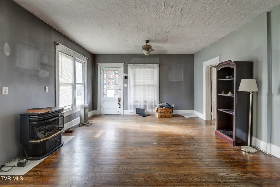 124 North Elm Avenue, Erwin, TN 37650 - #3