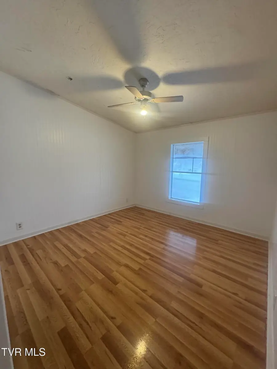 1013 Siam Road, Elizabethton, TN 37643 - #2