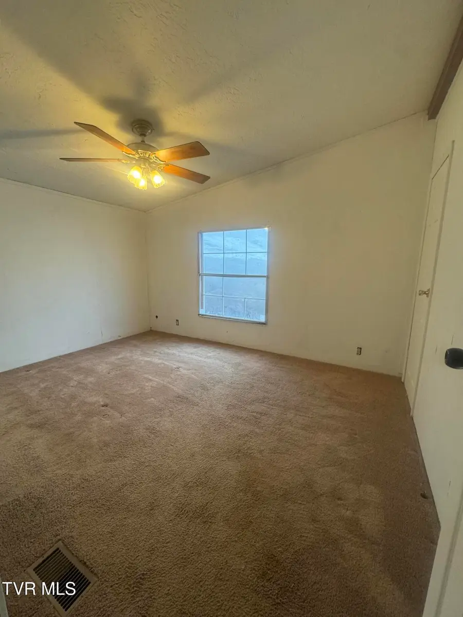 1013 Siam Road, Elizabethton, TN 37643 - #3
