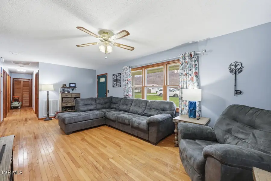 261 Price Road, Elizabethton, TN 37643 - #3