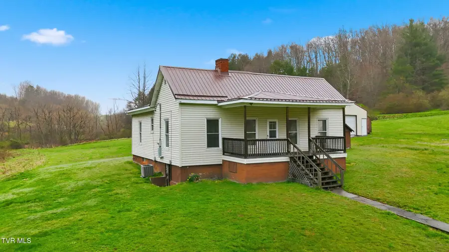 1053 The Lake Road, Clintwood, VA 24228 - #3