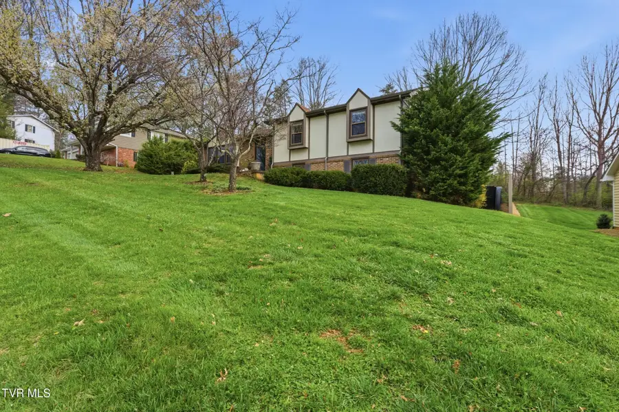 31 Stone Drive, Bristol, TN 37620 - #2