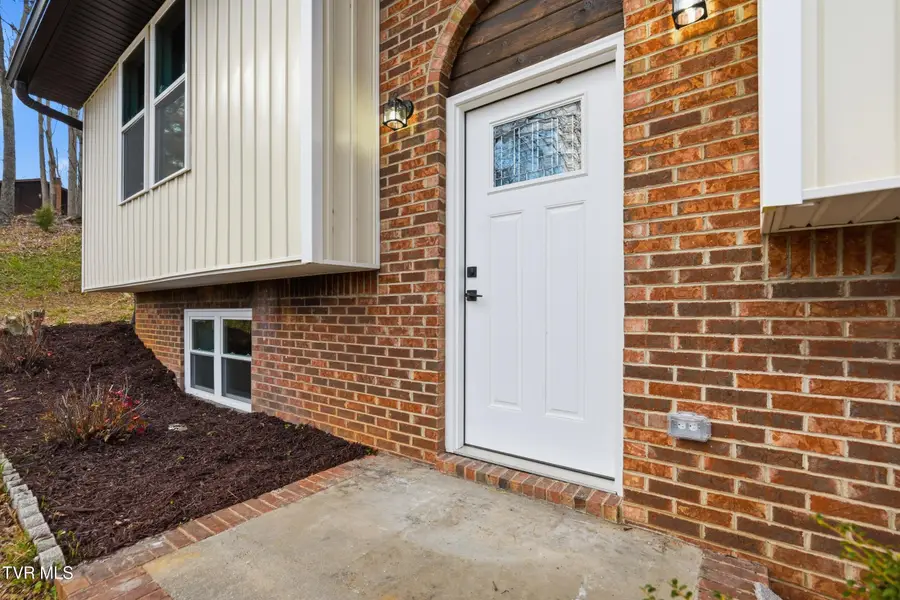 3740 Thorngrove Drive, Kingsport, TN 37660 - #3