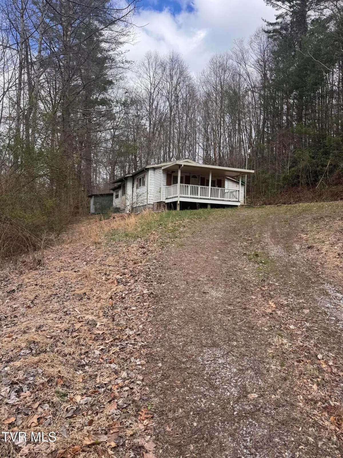 1096 Dry Creek Road, Elizabethton, TN 37643 - #1